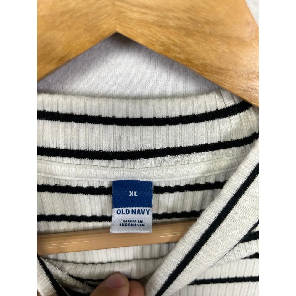 Old Navy Parisian Chic Womens XL White Black Striped Ribbed Mock Neck Top